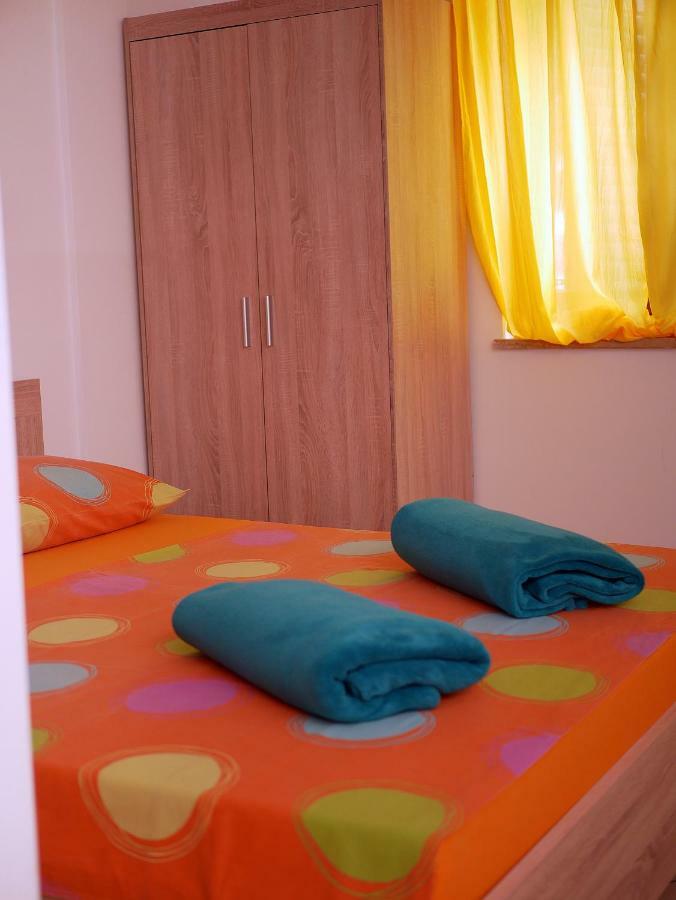 Apartment Gaga And Nia Krk Town Exterior foto