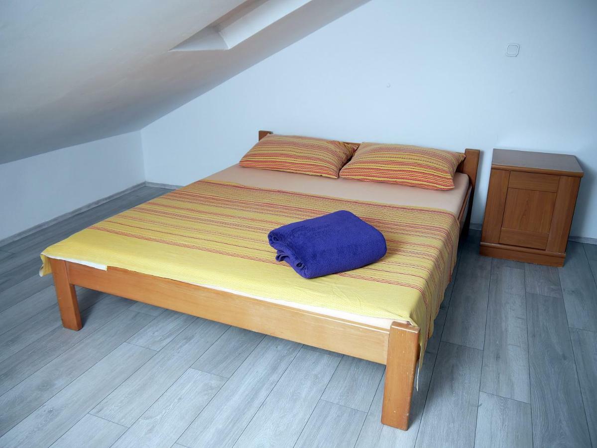 Apartment Gaga And Nia Krk Town Exterior foto