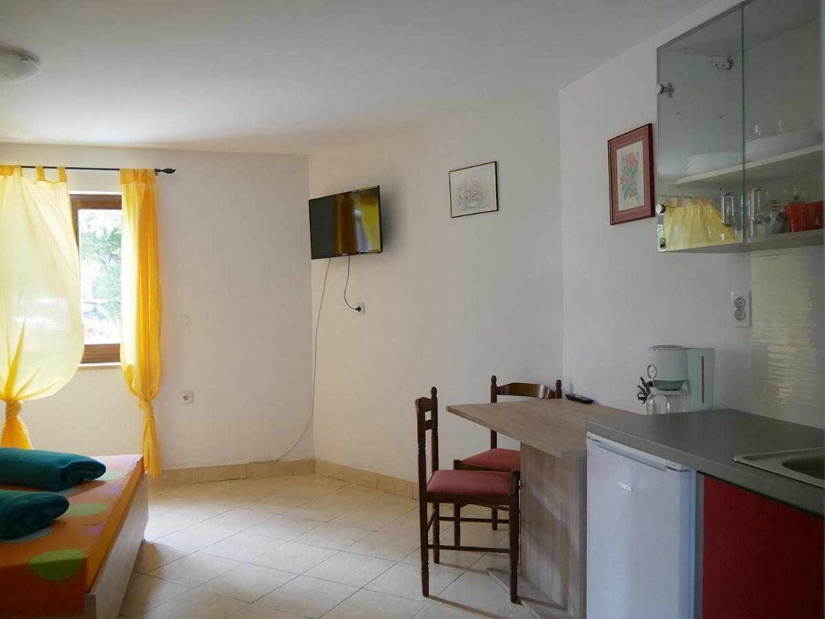 Apartment Gaga And Nia Krk Town Exterior foto